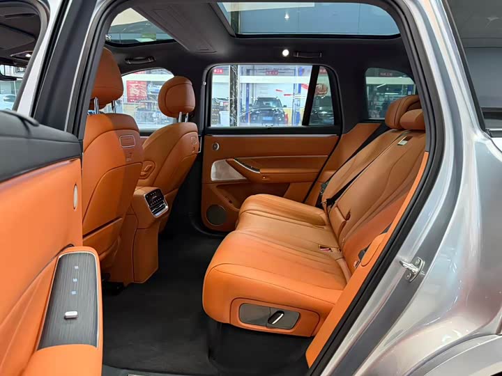 Aito M8 2025 2025款 增程 Ultra版 53.4kWh 5座版 (192线激光雷达）
