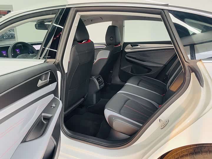 Фото 9 - Volkswagen Lamando L