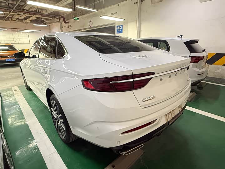 Фото 6 - Geely Preface