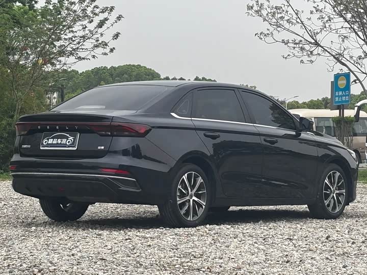 Фото 7 - Geely Emgrand