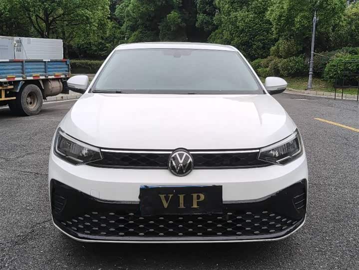 Photo 2 - Volkswagen Lavida
