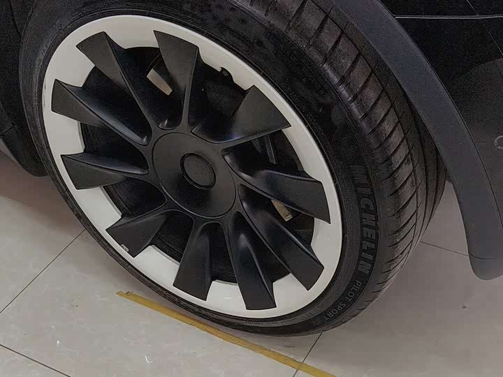 Zdjęcie 7 - Tesla Model Y
