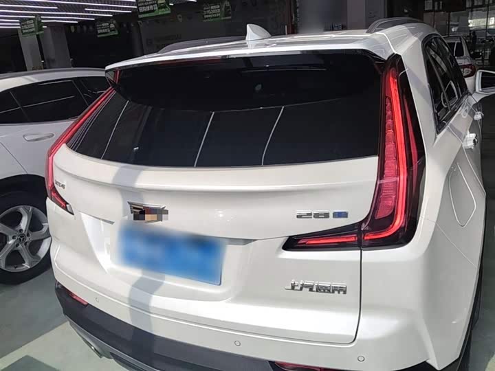 Фото 6 - Cadillac XT4