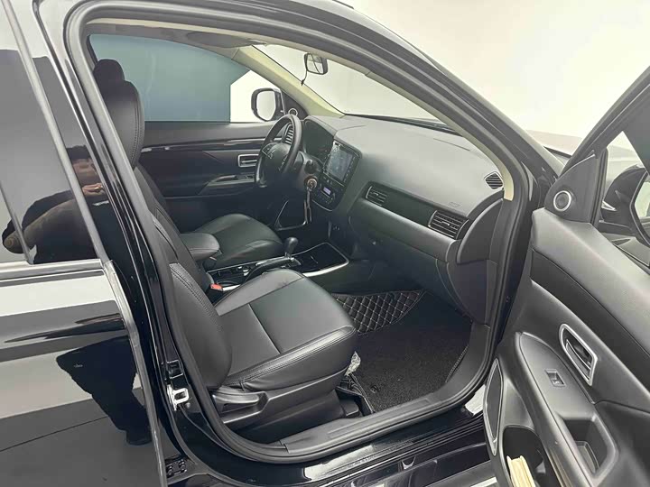 Zdjęcie 8 - Mitsubishi Outlander