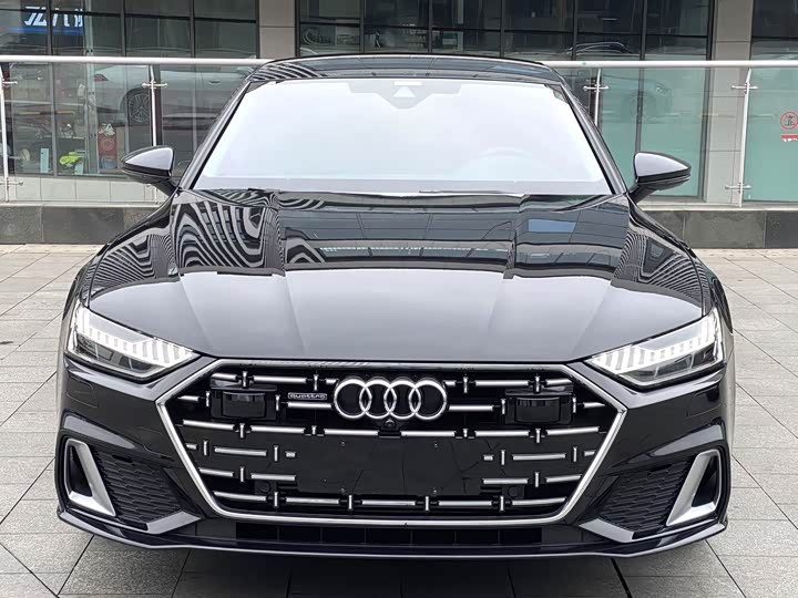 Фото 2 - Audi A7L