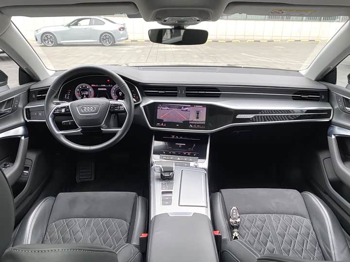 Фото 4 - Audi A7L