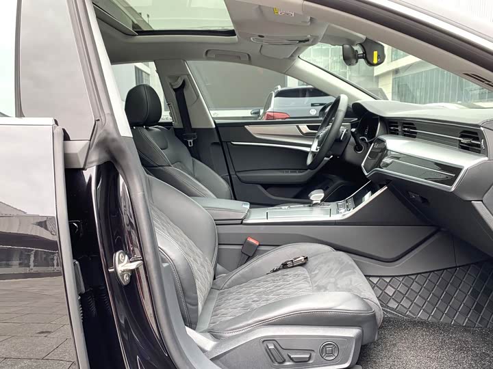 Фото 5 - Audi A7L