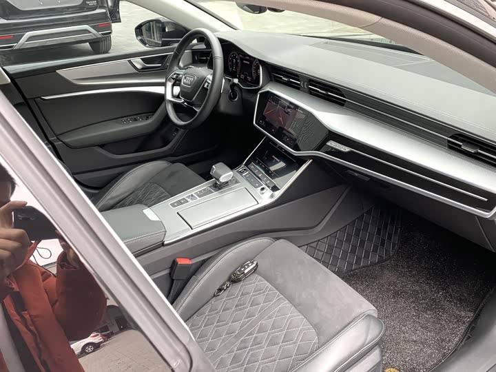 Фото 6 - Audi A7L