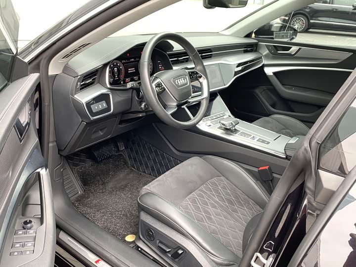 Фото 7 - Audi A7L