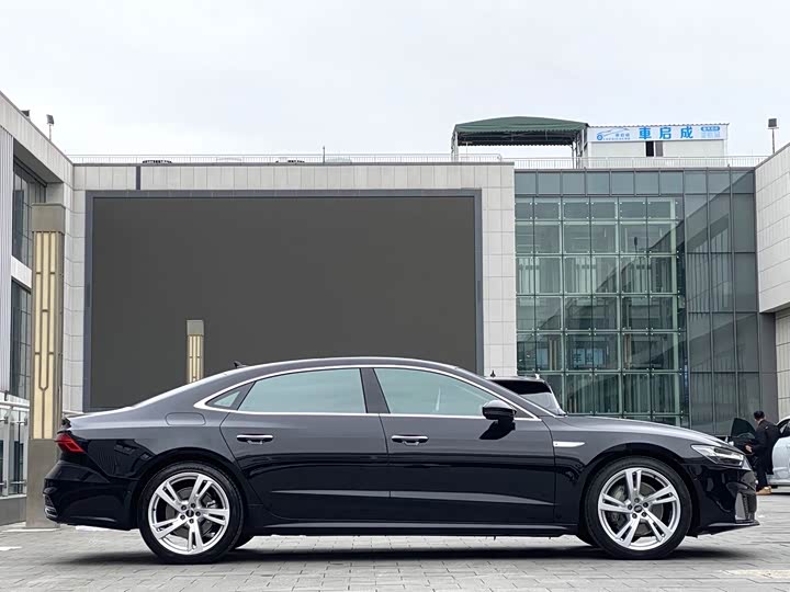 Фото 8 - Audi A7L