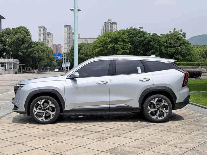 Фото 4 - Geely Atlas L