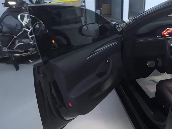 Tesla Model S 2023 2023款 三电机全轮驱动 Plaid版