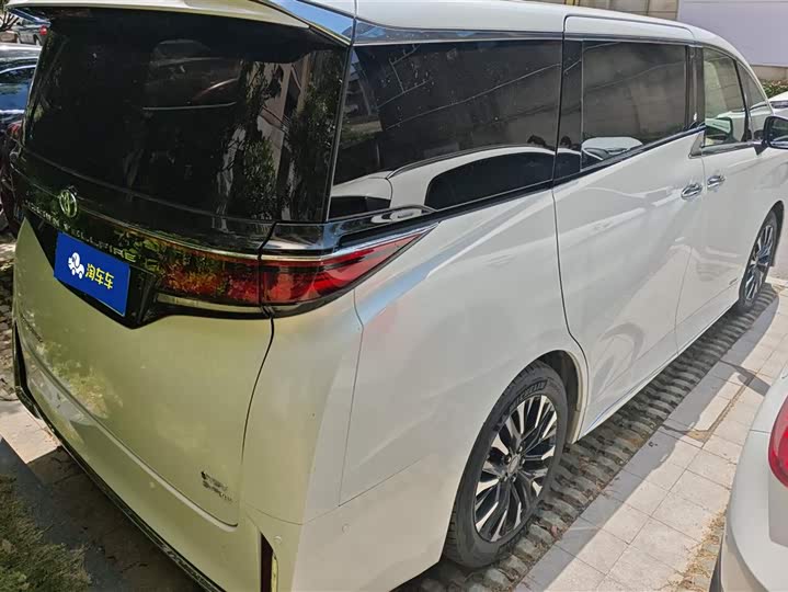 Toyota Alphard 2025 2025款 双擎 2.5L 尊贵黄金版
