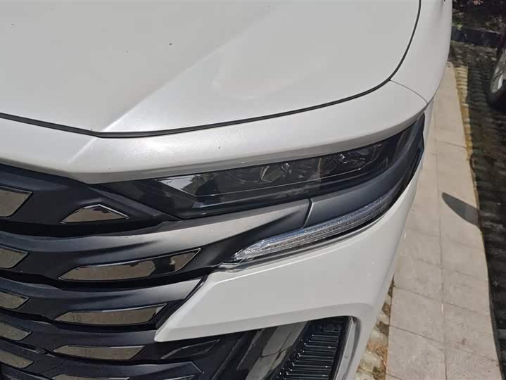Toyota Alphard 2025 2025款 双擎 2.5L 尊贵黄金版