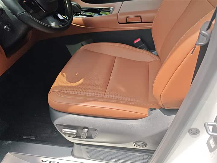 Toyota Alphard 2025 2025款 双擎 2.5L 尊贵黄金版