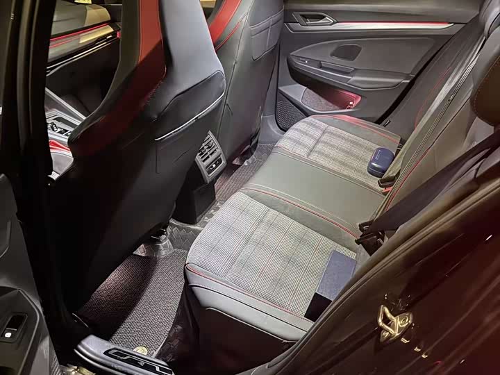 2025 Volkswagen Golf GTI