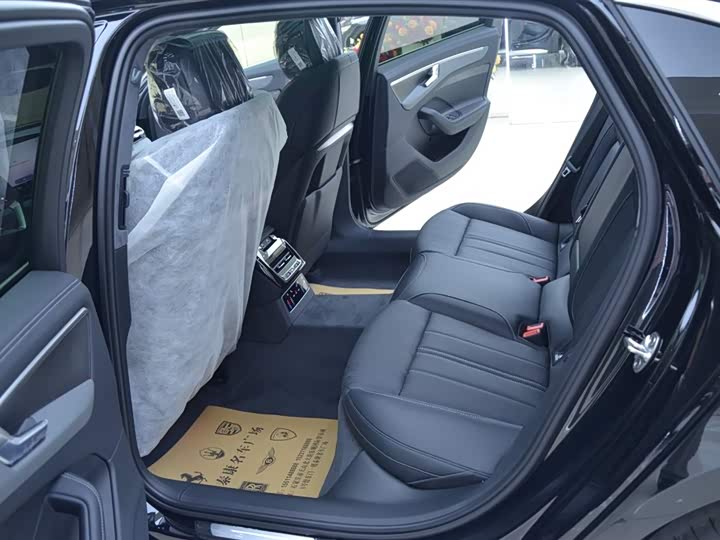 Audi A6L 2026 2026款 2.0T 尊享型