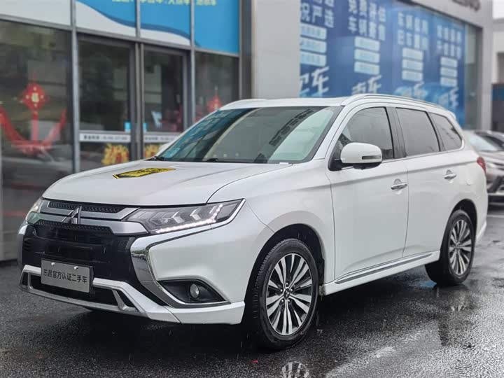 Mitsubishi Outlander 2021 2021款 2.4L 四驱致享版 7座
