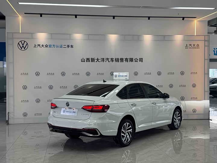 Фото 2 - Volkswagen Lavida