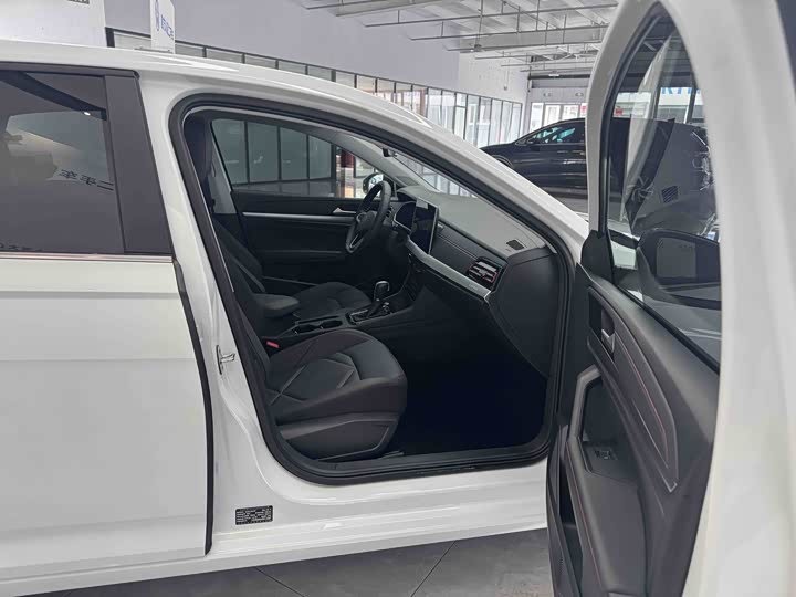 Фото 7 - Volkswagen Lavida