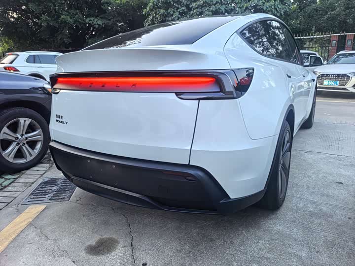 Tesla Model Y 2026 2026款 后轮驱动版