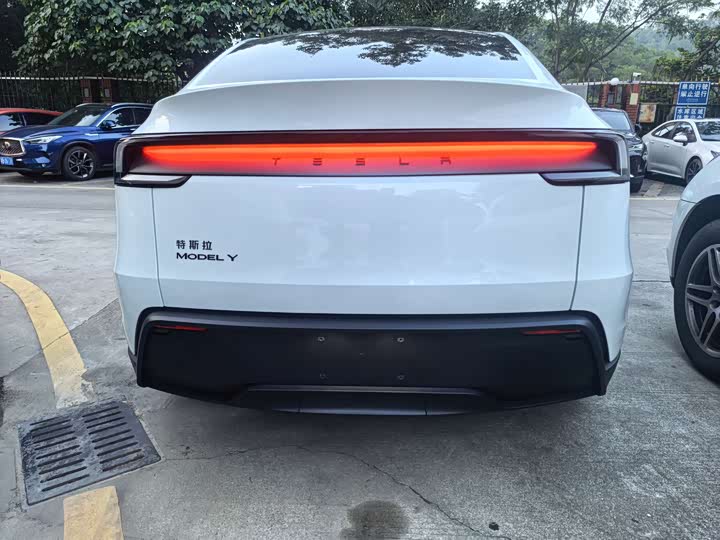 Tesla Model Y 2026 2026款 后轮驱动版