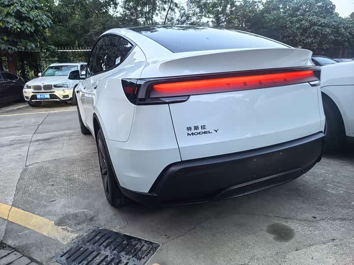 Tesla Model Y 2026 2026款 后轮驱动版