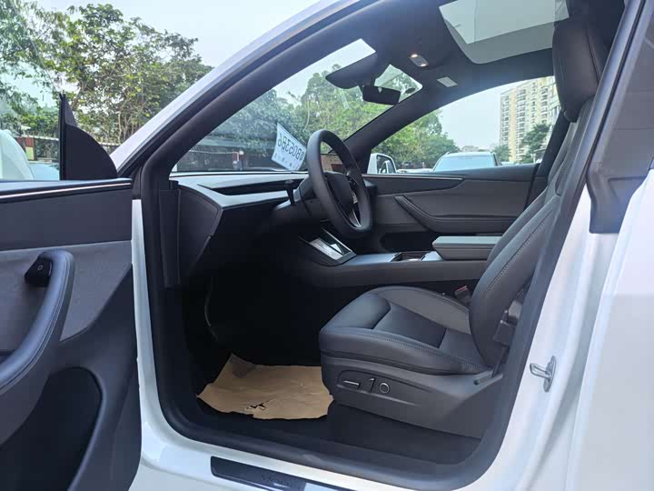 Tesla Model Y 2026 2026款 后轮驱动版