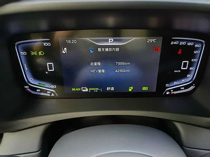 Фото 8 - Hongqi HQ9