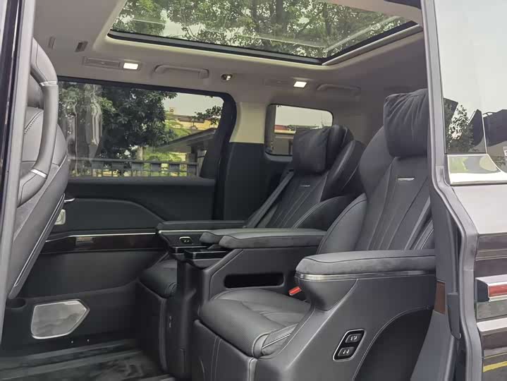 Фото 9 - Hongqi HQ9