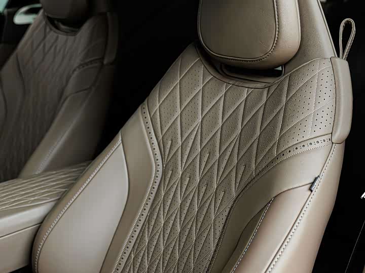 Aston Martin DB12 2025 2025款 4.0T V8 Coupe