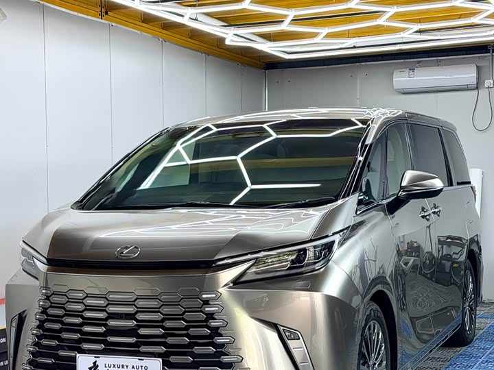 2025 Lexus LM