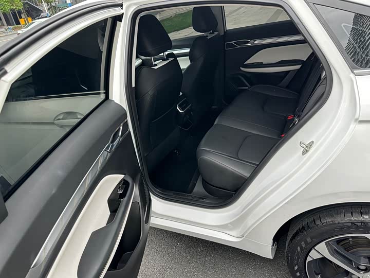 Geely Emgrand L 2022 2022款 1.4T CVT旗舰型