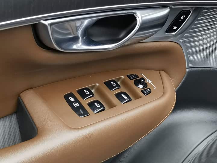 Фото 9 - Volvo XC90 Hybrid