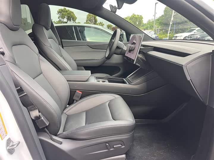 Tesla Model Y 2026 2026款 后轮驱动版