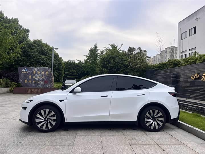 Tesla Model Y 2026 2026款 后轮驱动版