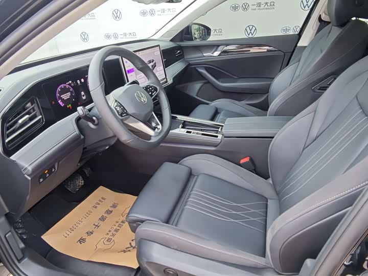Volkswagen Magotan 2026 2026款 300TSI 尊享版显眼包
