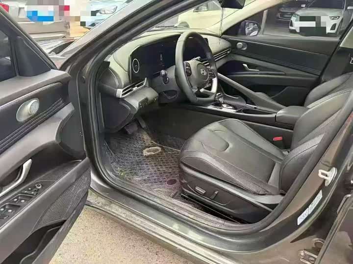 Photo 3 - Hyundai Elantra N line