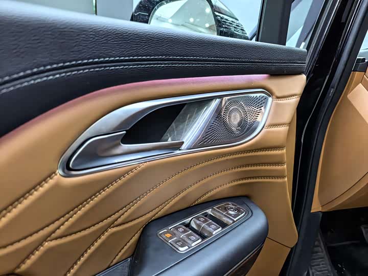 Фото 5 - Hongqi HQ9