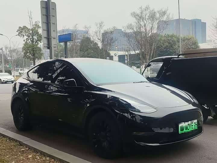 Zdjęcie 2 - Tesla Model Y