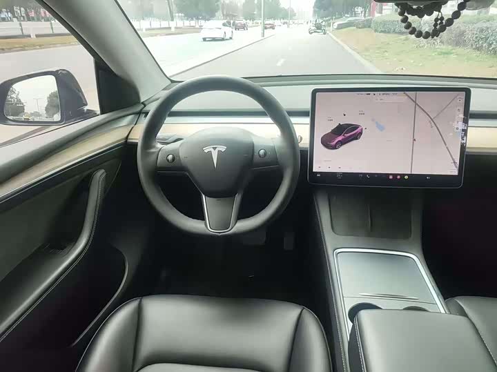 Zdjęcie 3 - Tesla Model Y