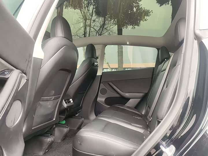 Zdjęcie 5 - Tesla Model Y