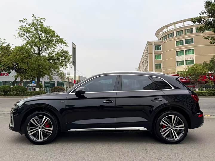Фото 3 - Audi Q5L