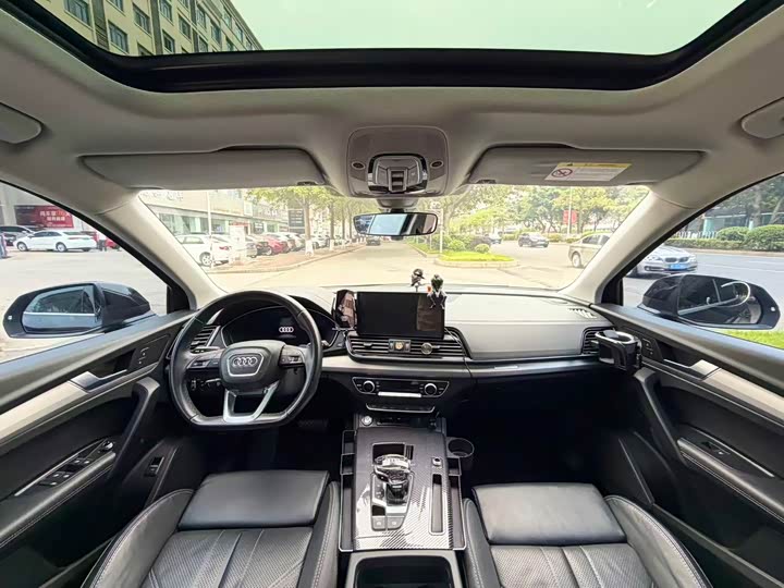 Фото 6 - Audi Q5L