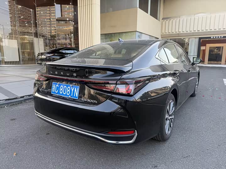 Lexus ES 2025 2025款 300h 臻享版