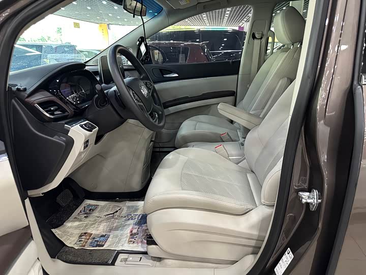 Фото 4 - Buick GL8 ES