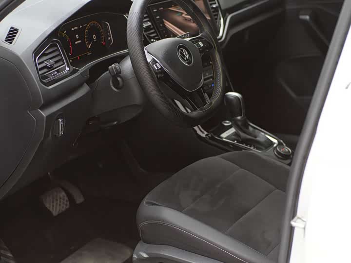 Фото 8 - Volkswagen T-Roc