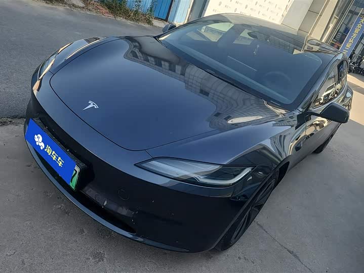 Фото 1 - Tesla Model 3