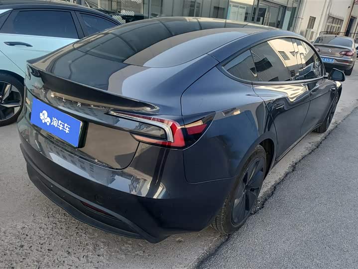 Фото 3 - Tesla Model 3
