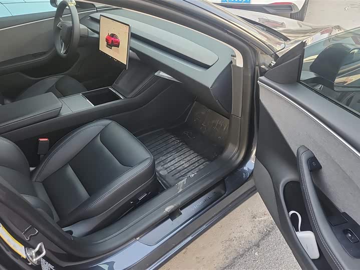 Фото 8 - Tesla Model 3